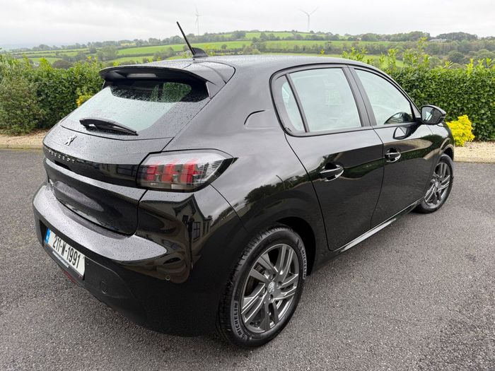 Peugeot 208 2021