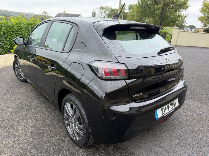 Peugeot 208 2021