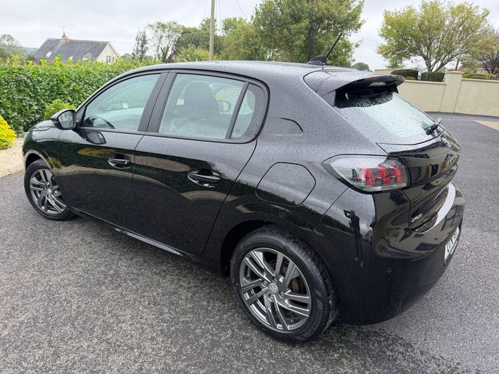 Peugeot 208 2021