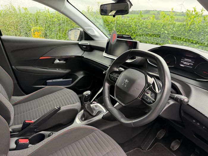 Peugeot 208 2021