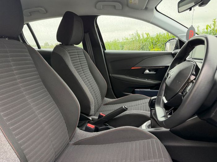 Peugeot 208 2021
