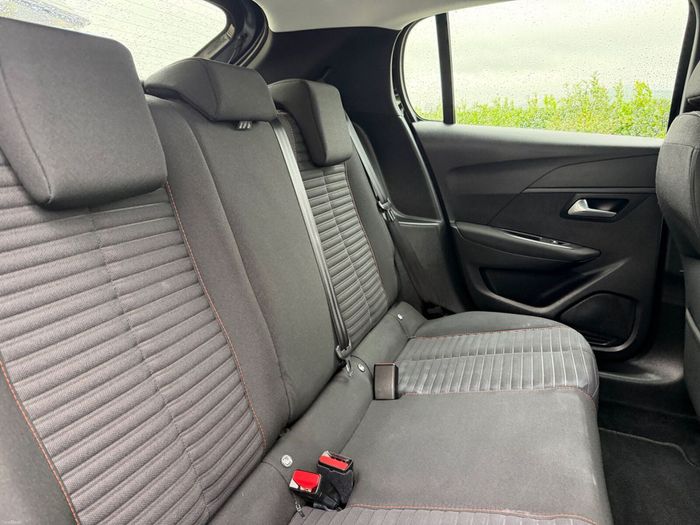 Peugeot 208 2021