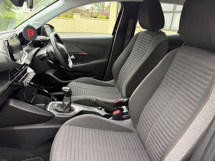 Peugeot 208 2021
