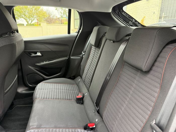 Peugeot 208 2021
