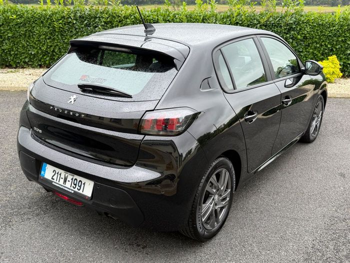Peugeot 208 2021