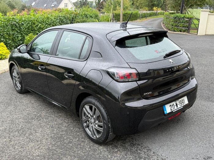 Peugeot 208 2021
