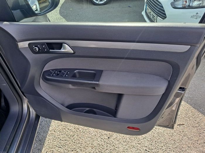 Volkswagen Touran 2012