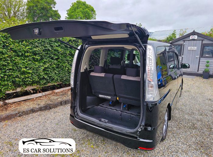 Nissan Serena 2012