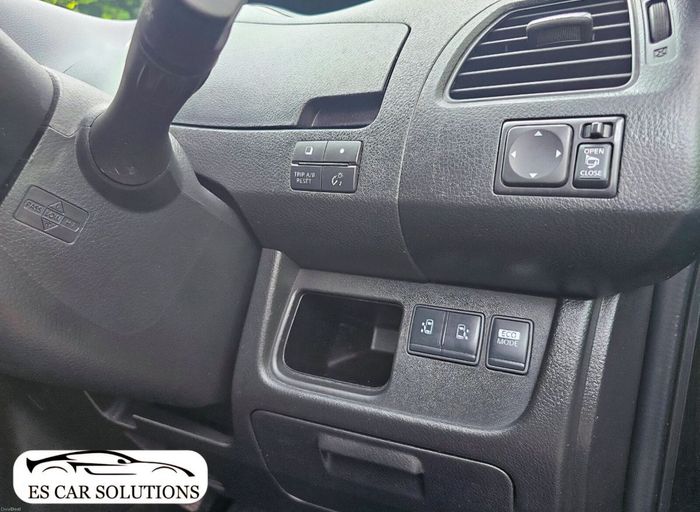 Nissan Serena 2012