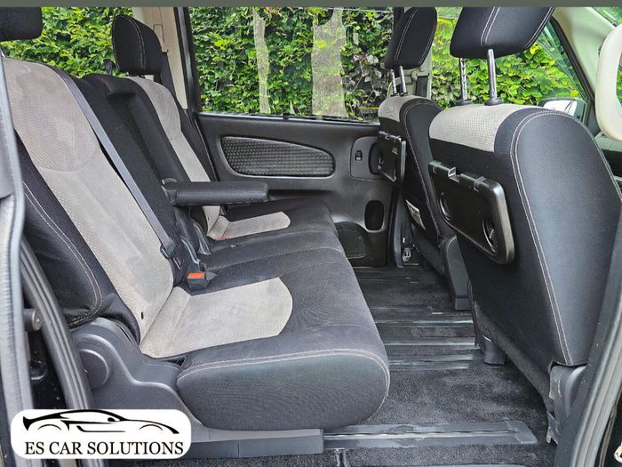 Nissan Serena 2012