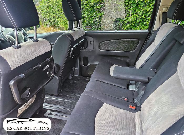 Nissan Serena 2012
