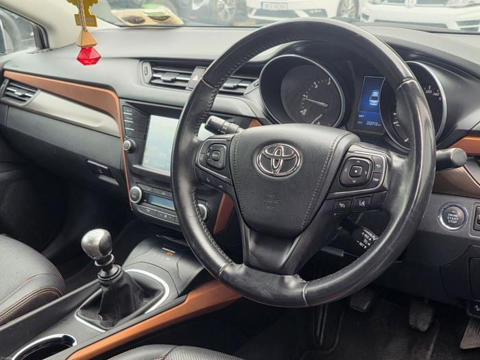 Toyota Avensis 2016