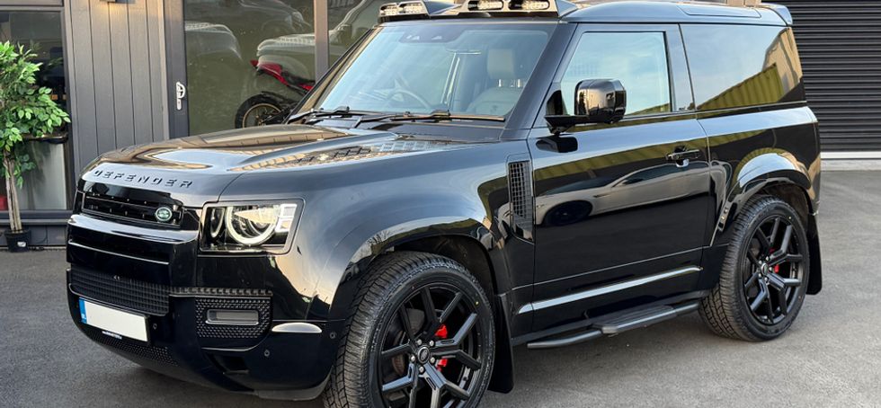 Land Rover Defender 2025
