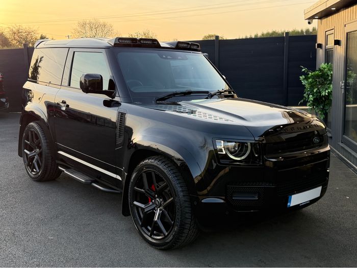 Land Rover Defender 2025