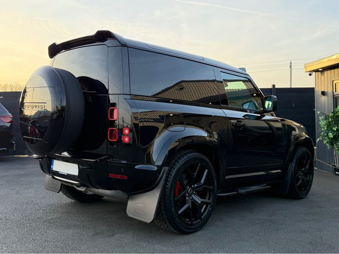 Land Rover Defender 2025