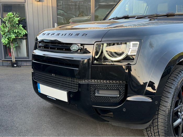 Land Rover Defender 2025