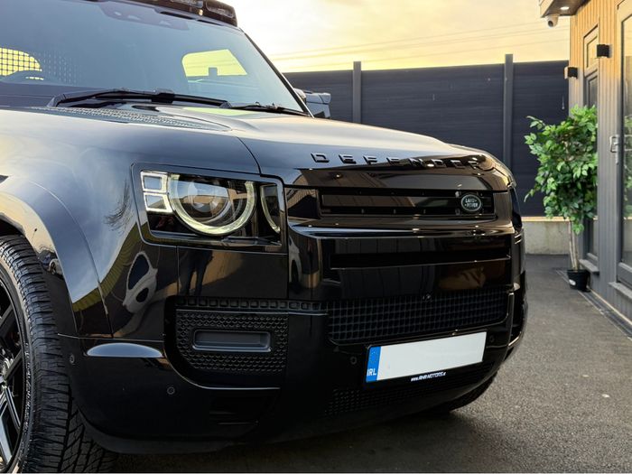 Land Rover Defender 2025