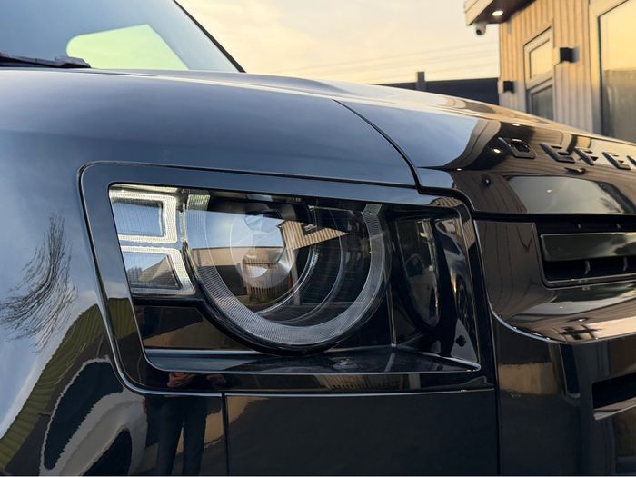 Land Rover Defender 2025