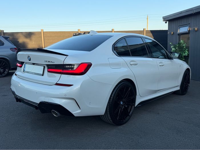 BMW 3 Series 2021