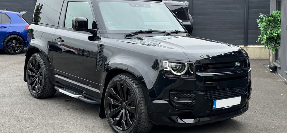 Land Rover Defender 2023