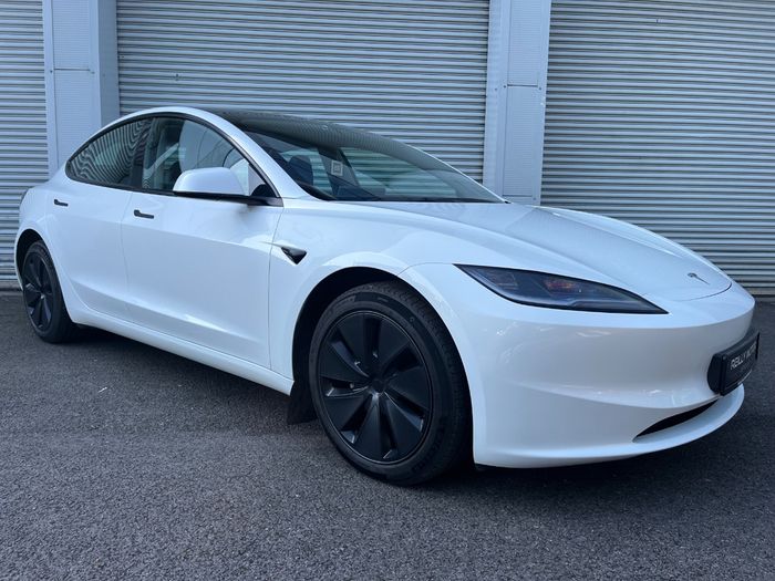 Tesla Model 3 2024