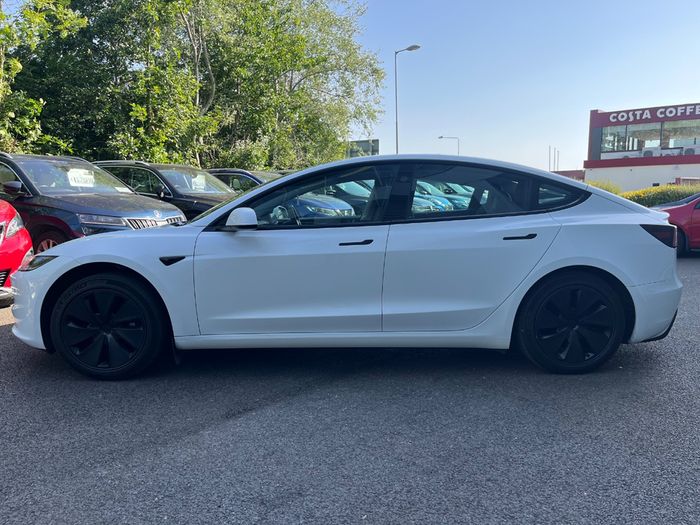 Tesla Model 3 2024