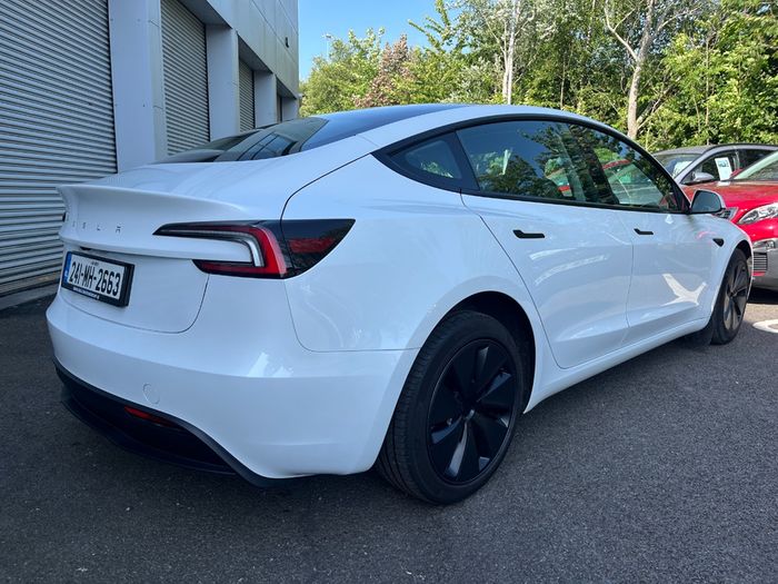 Tesla Model 3 2024