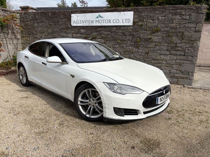 Tesla Model S 2015