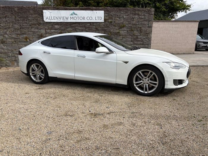 Tesla Model S 2015