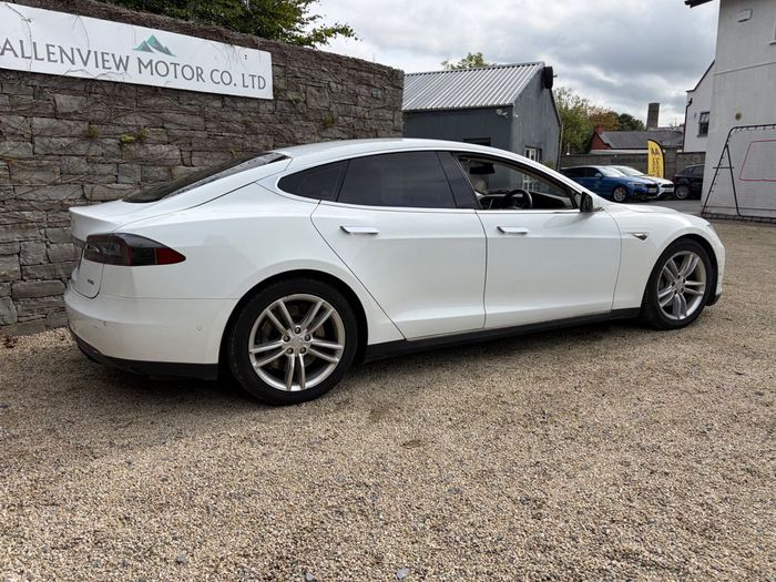 Tesla Model S 2015
