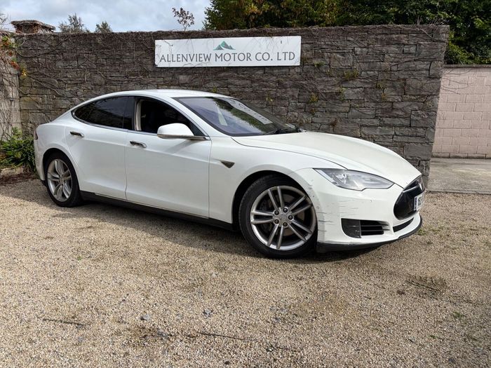 Tesla Model S 2015