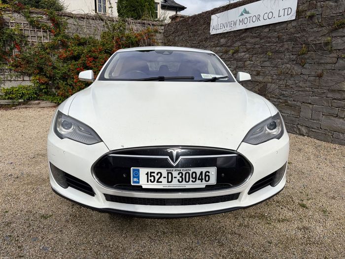 Tesla Model S 2015