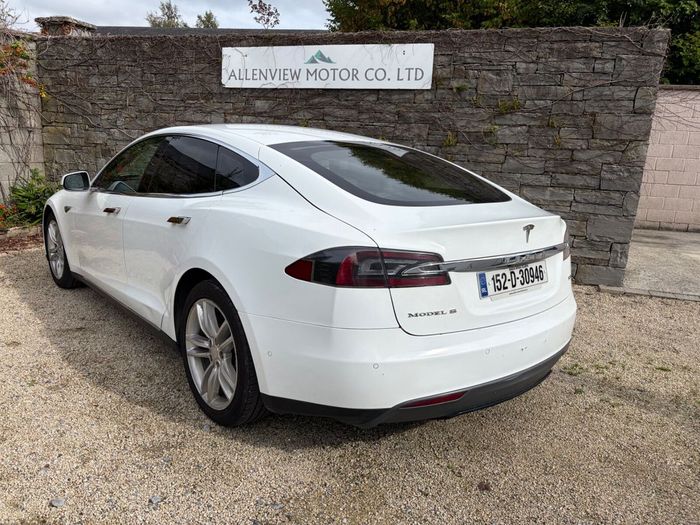 Tesla Model S 2015