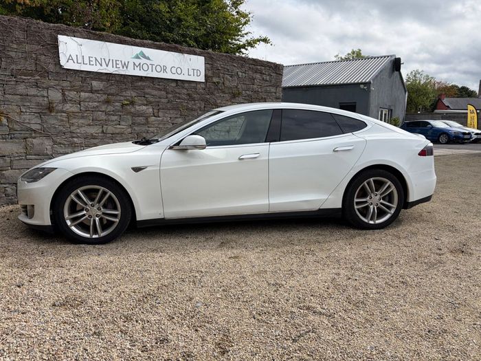 Tesla Model S 2015