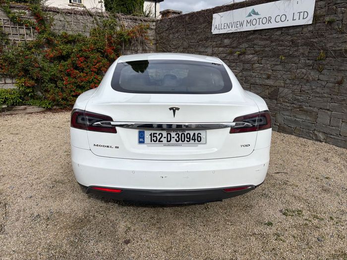 Tesla Model S 2015