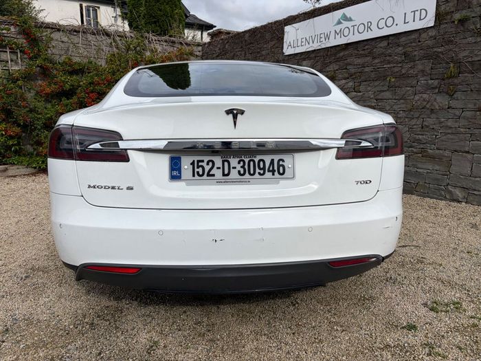 Tesla Model S 2015