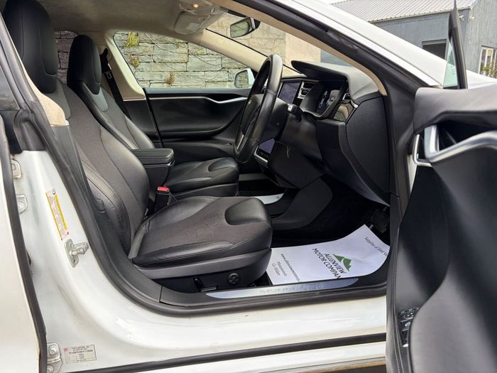 Tesla Model S 2015
