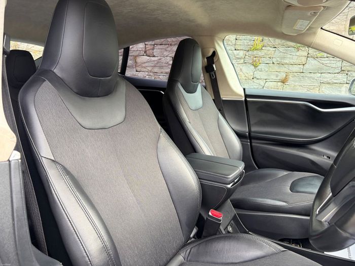 Tesla Model S 2015