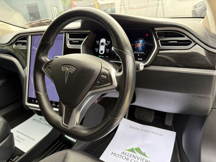 Tesla Model S 2015