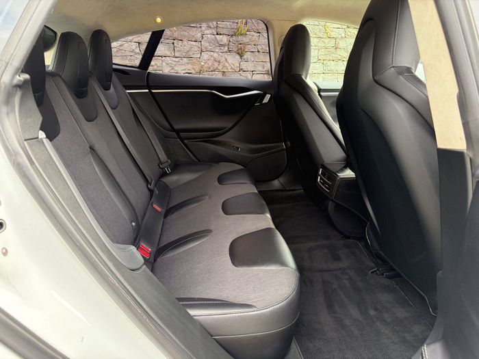 Tesla Model S 2015