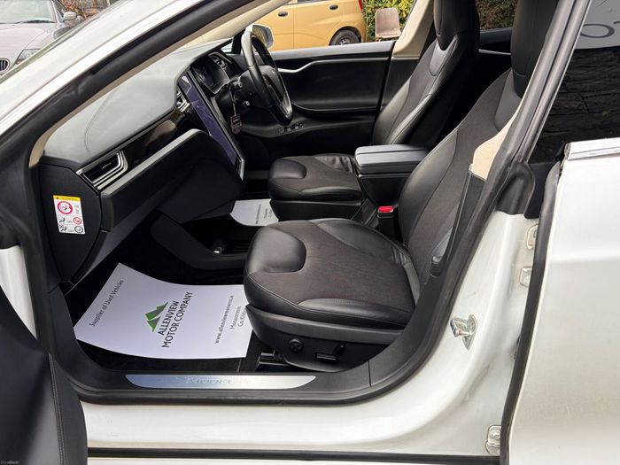 Tesla Model S 2015
