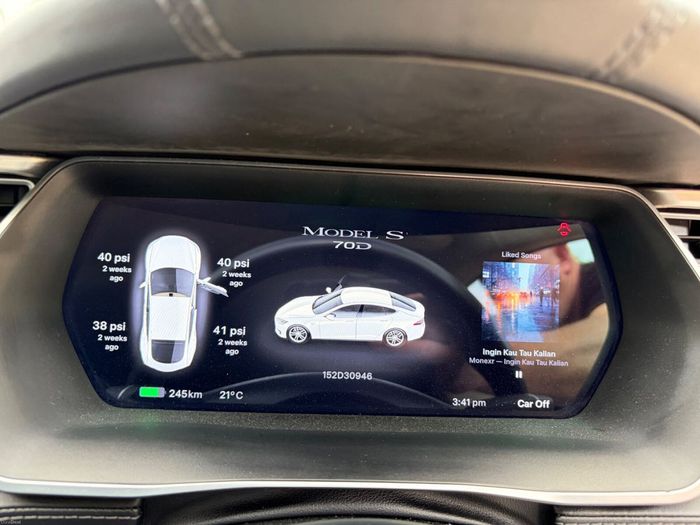 Tesla Model S 2015