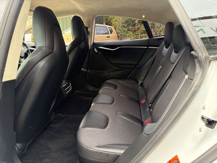 Tesla Model S 2015
