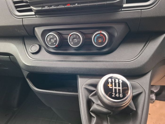 Nissan Primastar 2022