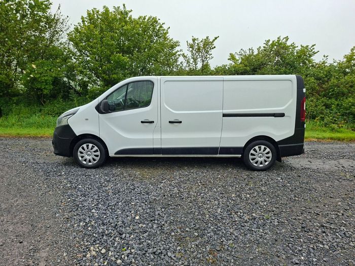 Nissan NV300 2020
