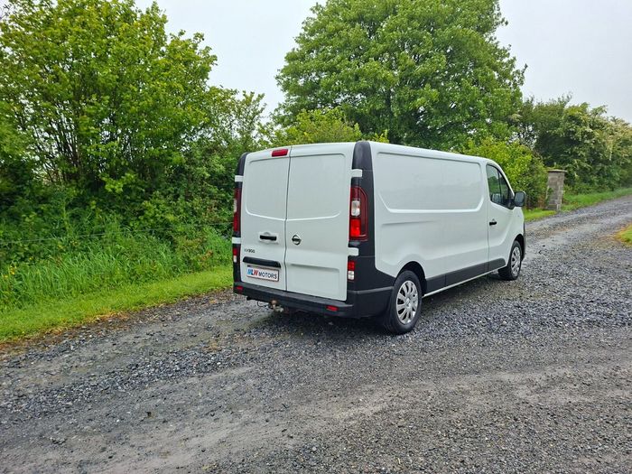 Nissan NV300 2020