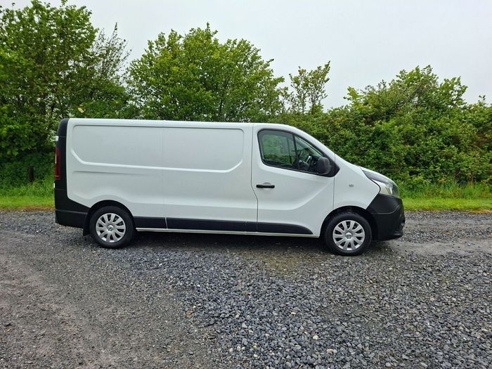 Nissan NV300 2020