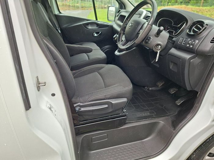 Nissan NV300 2020