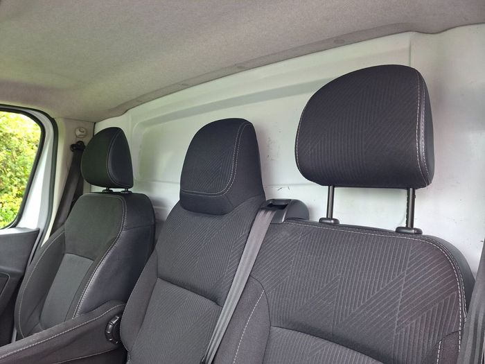 Nissan NV300 2020