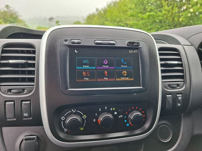 Nissan NV300 2020